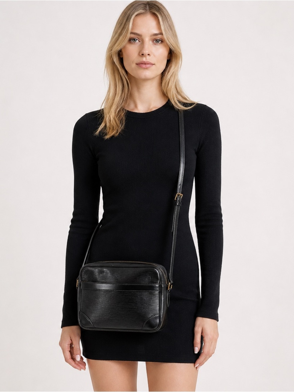 Louis Vuitton Trocadero 24 in Black EPI Leather Crossbody Bag Vintage Authentic